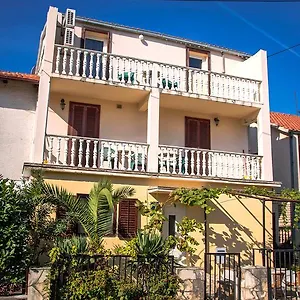 Anna Apartman